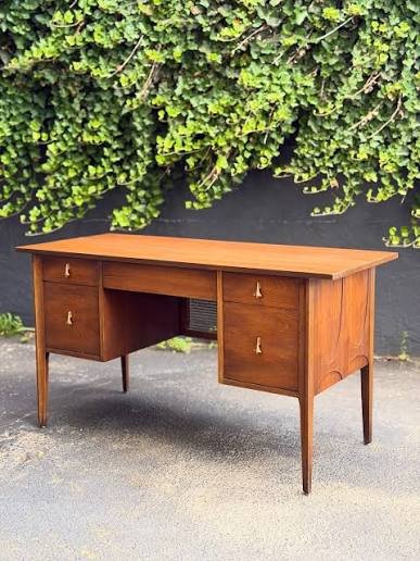 Broyhill Attic Heirlooms Sofa Table product image