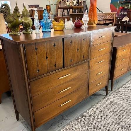 Broyhill Saga Dresser
