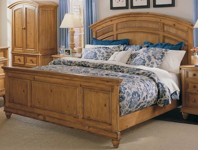 Broyhill Pine Bedroom Set product image