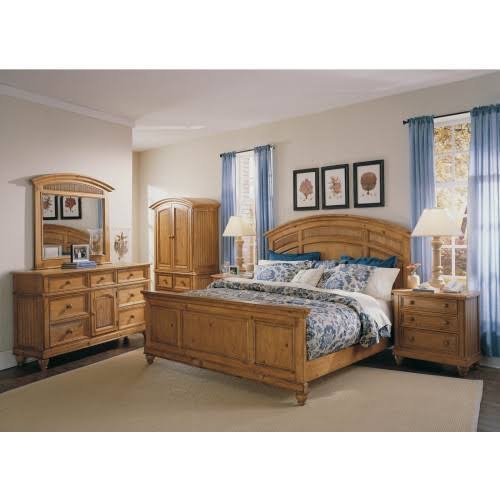 Broyhill Pine Bedroom Set product image