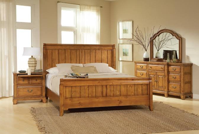 Broyhill Pine Bedroom Set product image